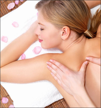 massage cơ thể phụ nữ