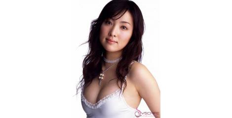 ngực không cân đối